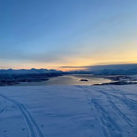 Cosy Close To Tromso Airport Apartment